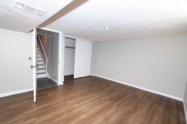 Building Photo - 4 Bed 2 Bath House for Rent
