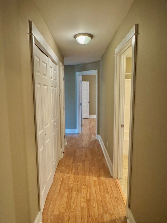 Building Photo - Charming 3-Bed, 2-Bath Home with Spacious ...