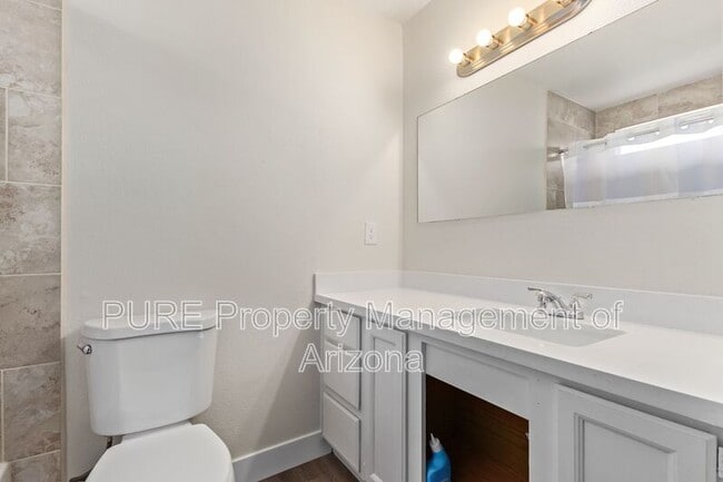 Building Photo - 3915 W Thunderbird Rd