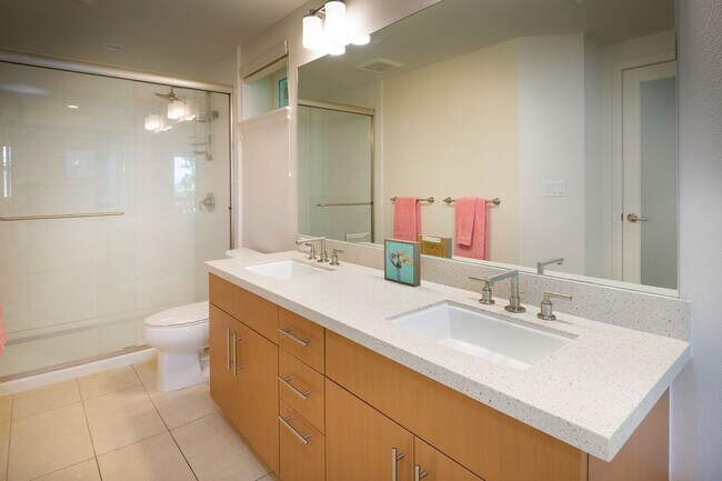 Building Photo - 2 bedroom 2 bath with 2 covered parking Kailua