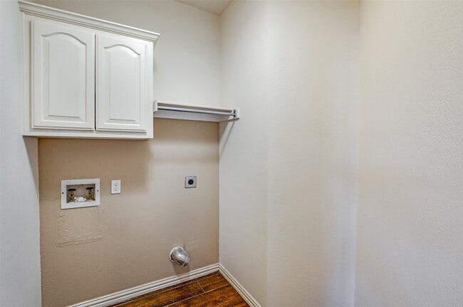 Building Photo - 8117 Halliford Dr