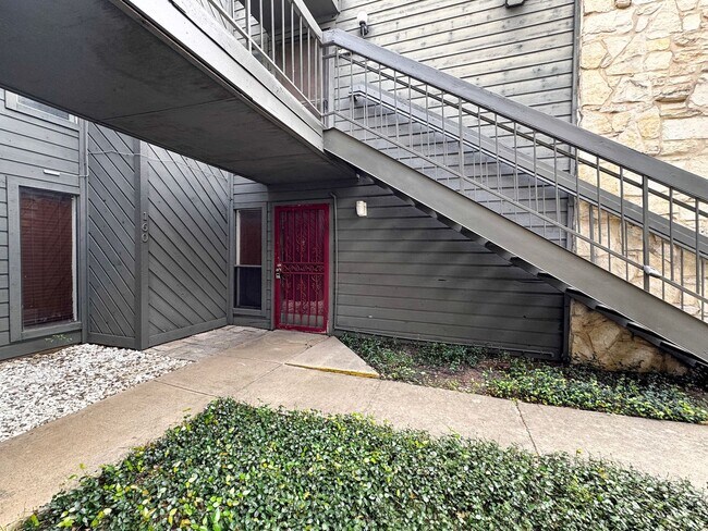 Building Photo - 3843