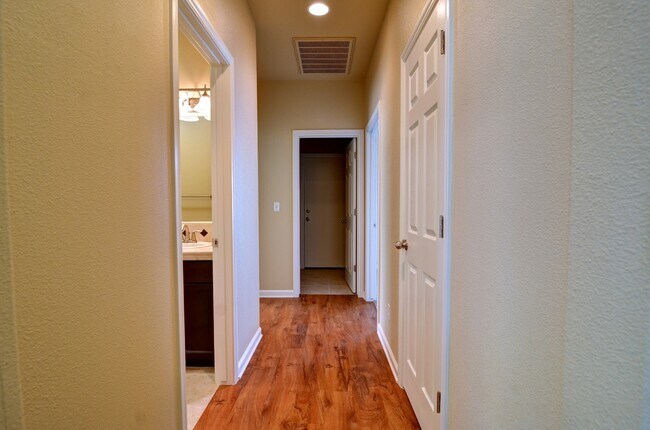 Building Photo - Fantastic 3 Bedroom/2 Bath Harlan Ranch Patio Home for Lease