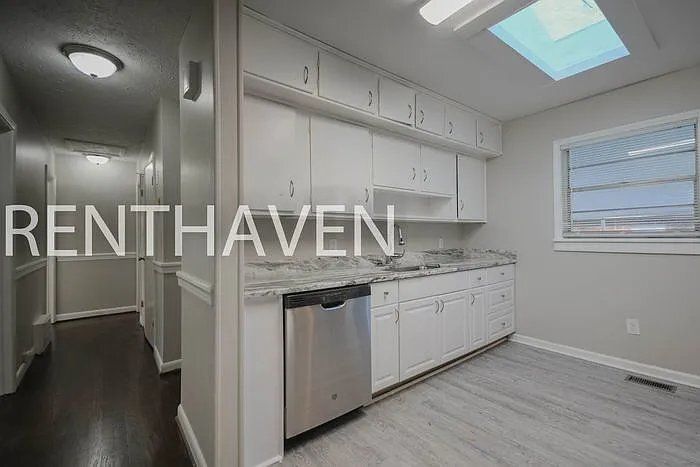Building Photo - 2119 Porter Dr