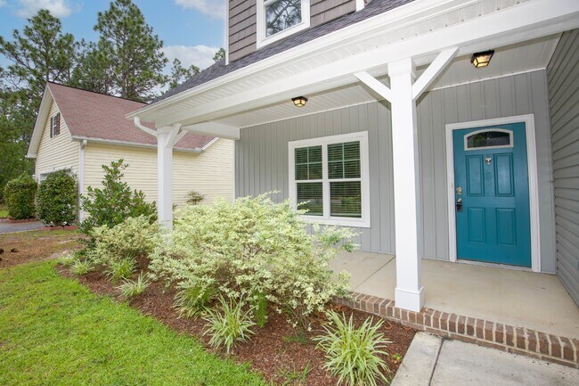 Building Photo - Beautiful home in Gated Community of Woodlake