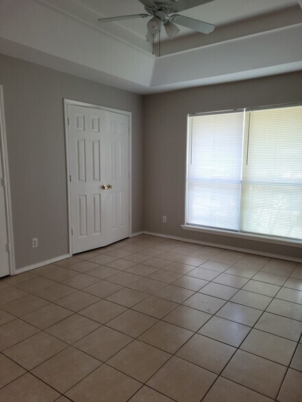 Building Photo - 629 S Dfw Dr