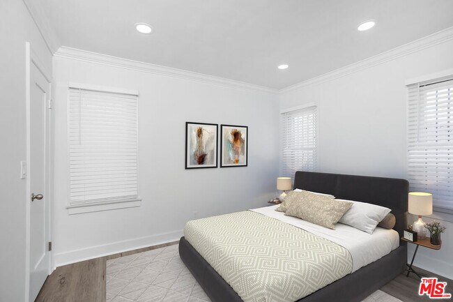 Building Photo - 5402 Monroe St