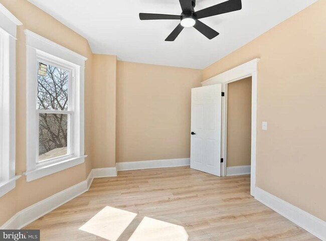 Building Photo - Charming 3BR House in Trenton