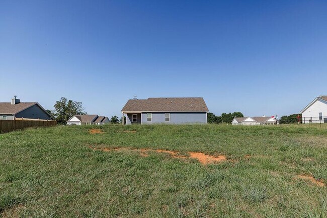 Building Photo - 80 Creek Haven Dr