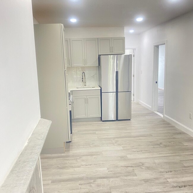 Building Photo - 221 Summit Ave