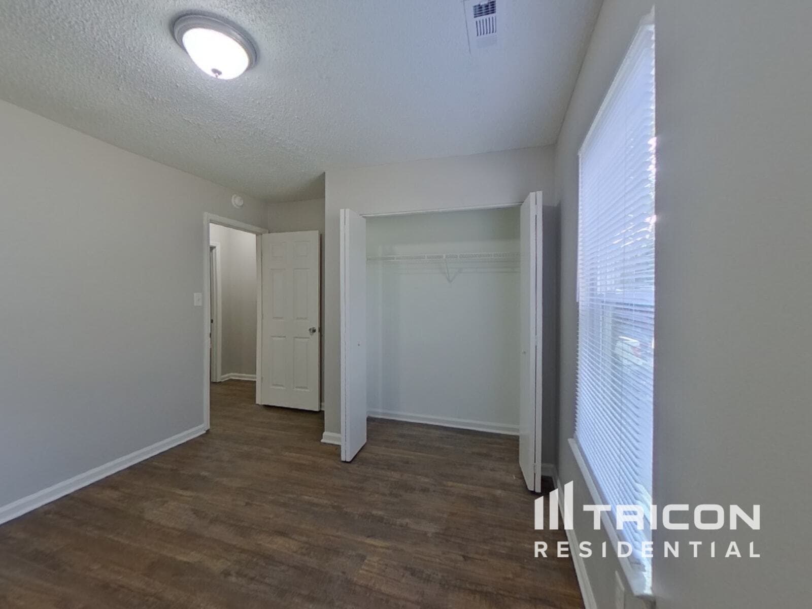 Building Photo - 2916 Vestal Pl