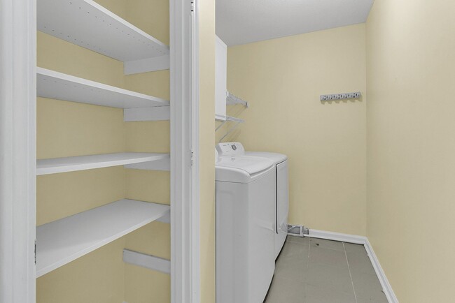 Building Photo - Move-In Ready Home in a Prime Summerville ...