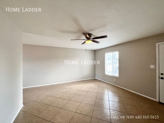 Building Photo - 3 Bed Residence with Fenced Yard in Eloy!