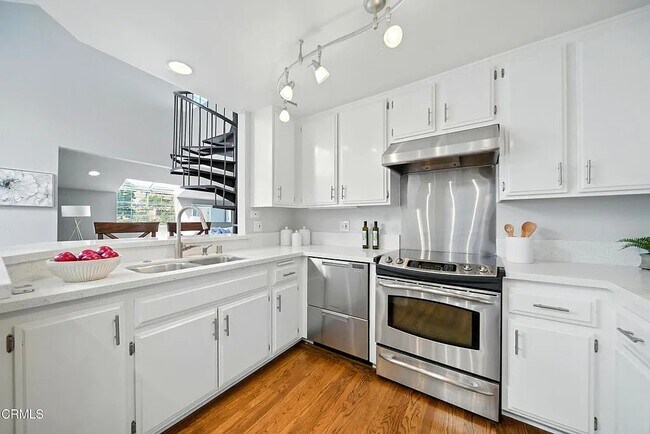 Building Photo - 1097 Blanche St