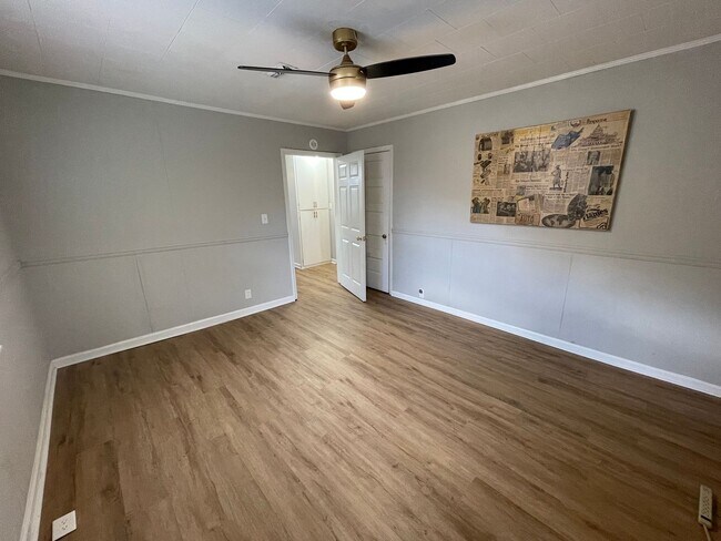 Building Photo - Large 2/1 House in Celanese- $1,495