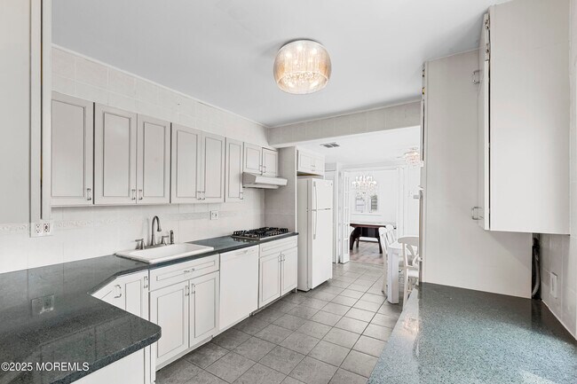 Building Photo - 297 Highland Ave