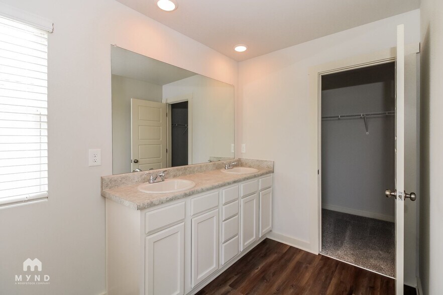 Building Photo - 5552 Cathwick Trce