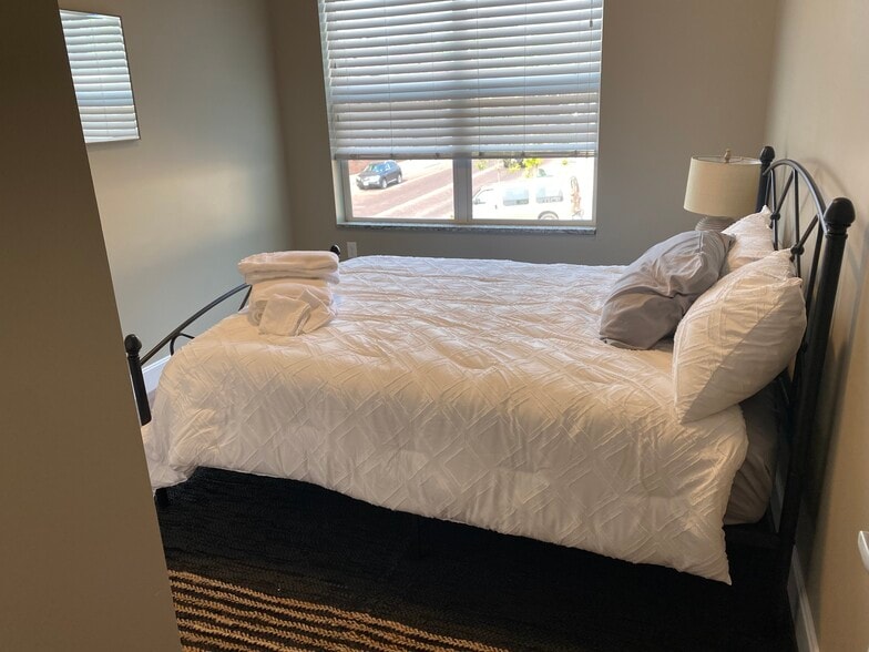 Building Photo - 12 E Carpenter St