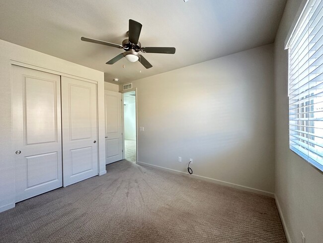 Building Photo - Summerlin West