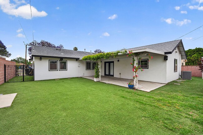 Building Photo - Beautiful 4 Bedroom Home with Smart Features, Entertainer’s Backyard & Attached Garage