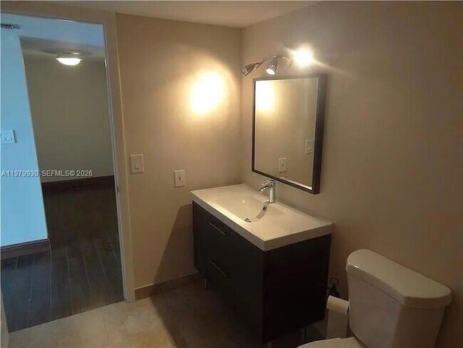 Building Photo - 17500 N Bay Rd