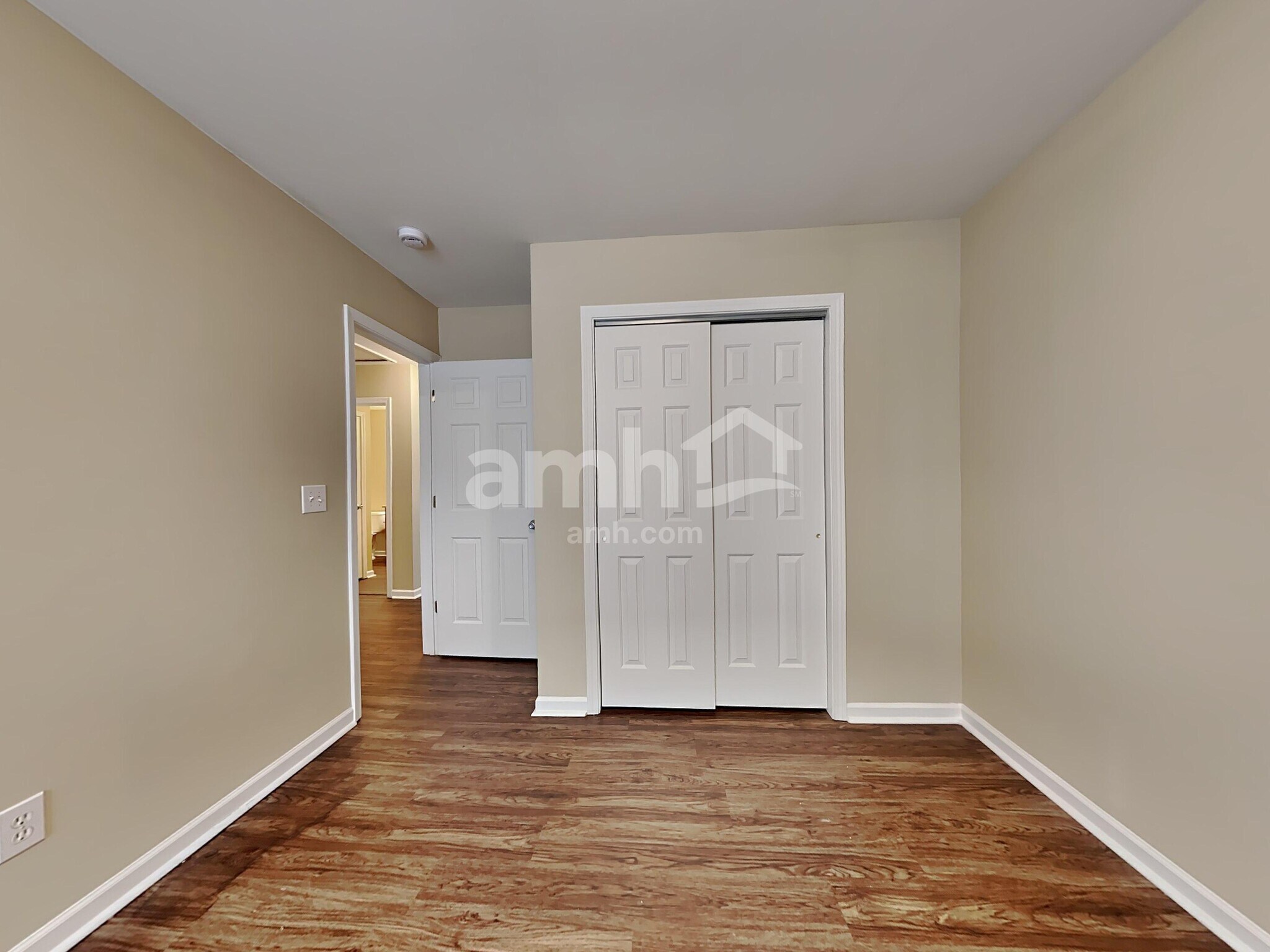 Building Photo - 8811 Shadowglen Dr