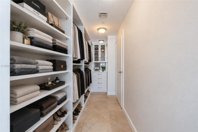 Building Photo - 900 Biscayne Blvd
