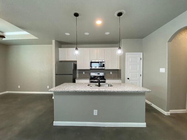 Building Photo - Beautiful Duplex in Seguin!