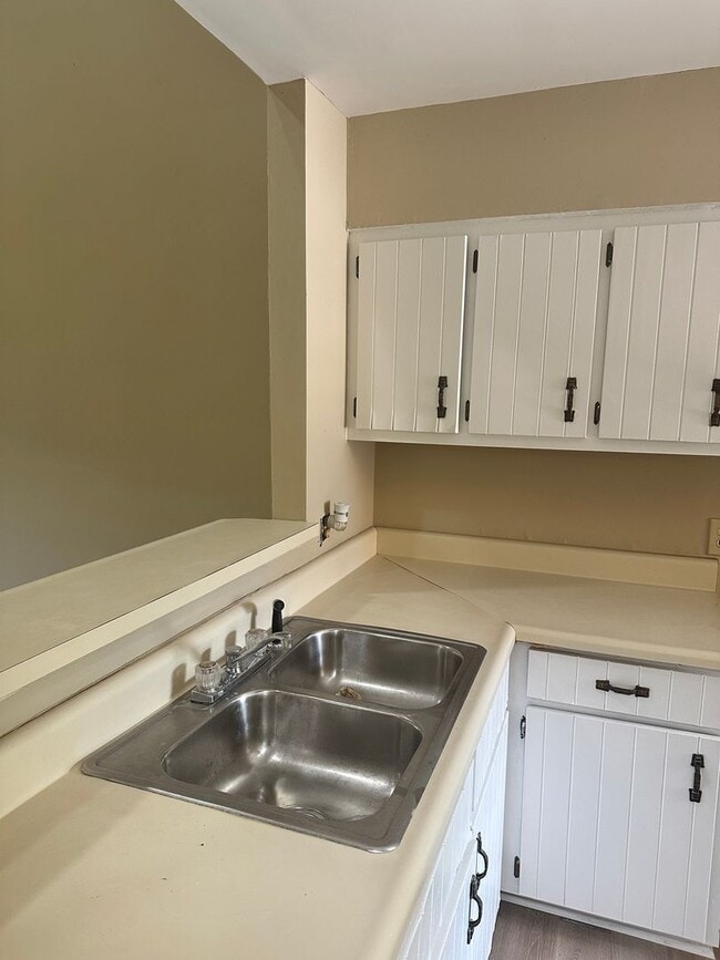 Building Photo - 2 Bedroom/2 Bath Townhome in Valdosta