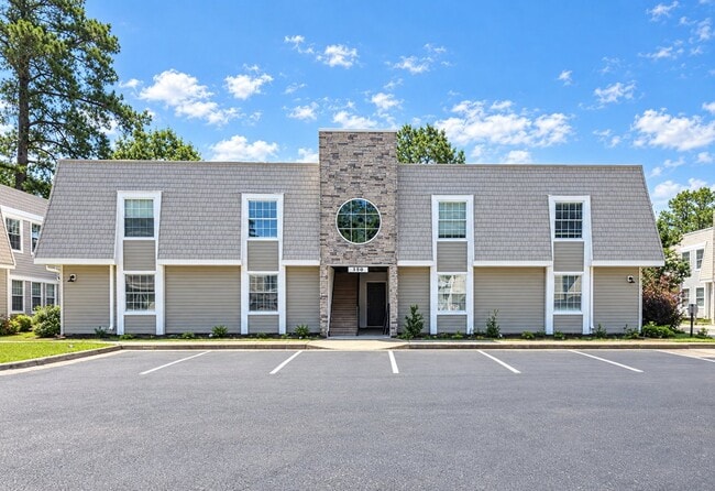 Building Photo - 2610 Colony Pines Dr