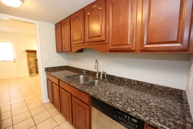 Building Photo - Upgraded Condo at Chic's beach!! Updated K...
