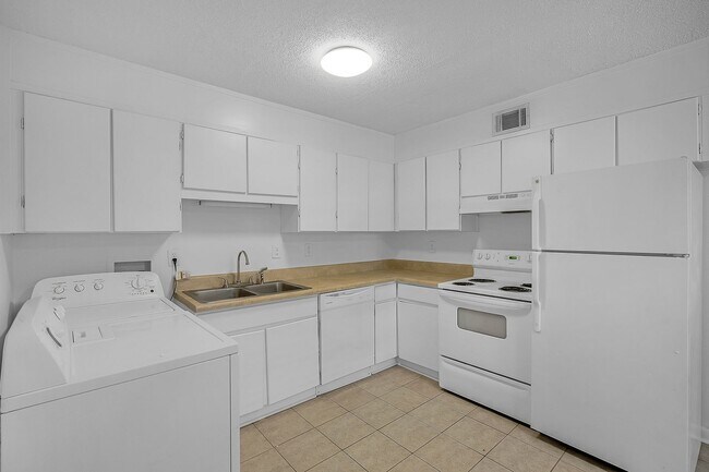 Interior Photo - Rebecca Manor