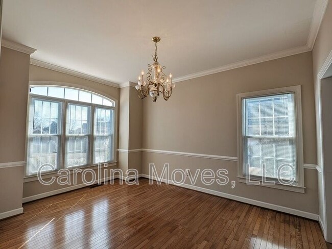 Building Photo - 33 Meadow Springs Ln