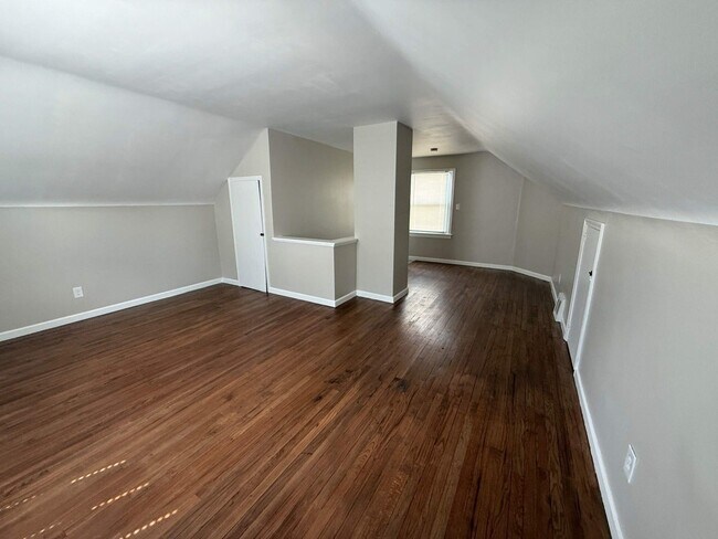 Building Photo - Renovated 3-Bedroom Home – We Welcome Sect...