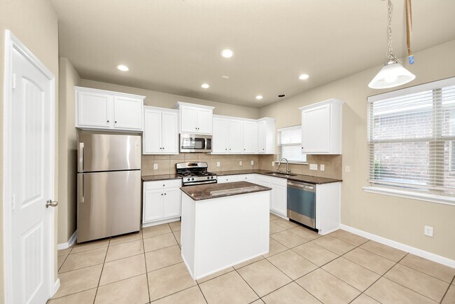 Building Photo - 6106 Grassy Haven Ln