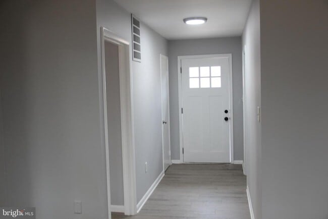 Building Photo - 10616 Moores Ln