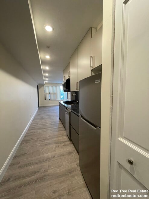 Building Photo - 1028a Commonwealth Ave