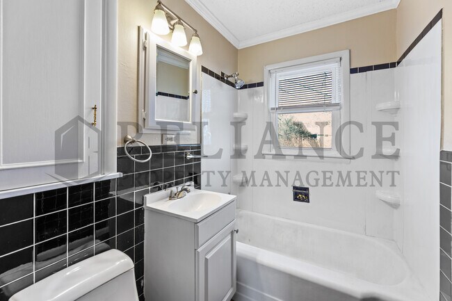 Building Photo - 420 Benway St