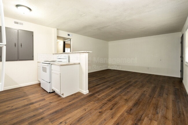 Building Photo - 750 W Dayton Ave