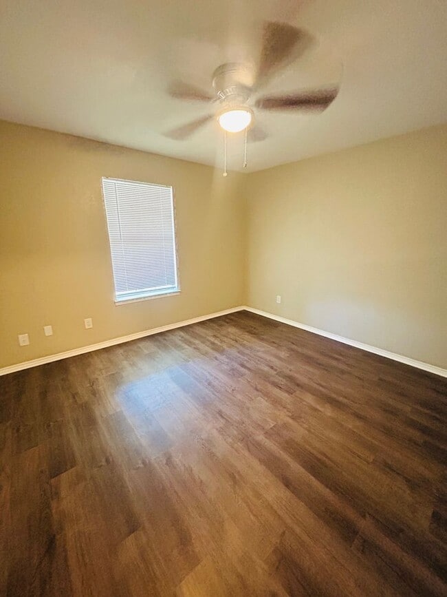 Building Photo - 3309 Alta Vista Dr