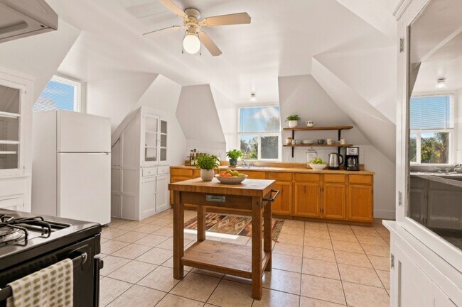 Primary Photo - Utilities Included! 3 Bedrooms with Bonus ...