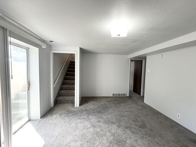 Building Photo - 1265 Crandall Ave S