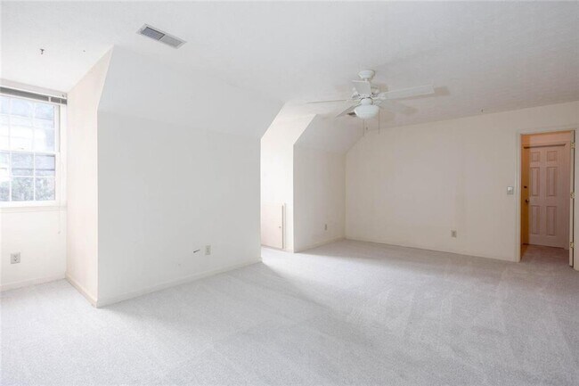 Building Photo - 179 Lakeside Dr NW