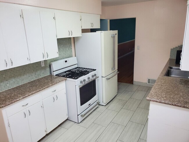 Building Photo - Charming 4 BR/ 2 BA North Spokane Home