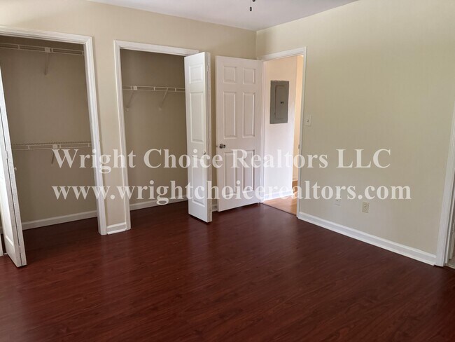 Building Photo - 2256 Wellington Cir