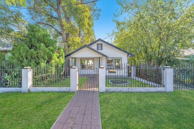 Building Photo - All Units Are Available With Brandnew Full Appliance Package