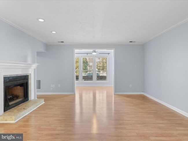 Building Photo - 10064 Oakton Terrace Rd