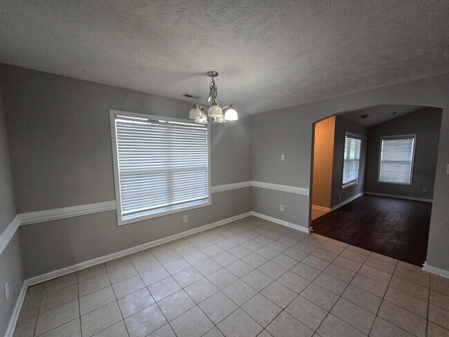 Building Photo - 150 Bear Creek Dr