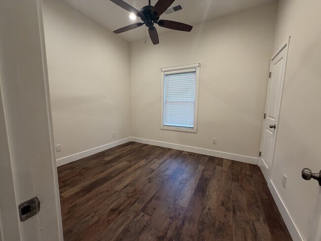 Building Photo - 10046 Larkin Rd