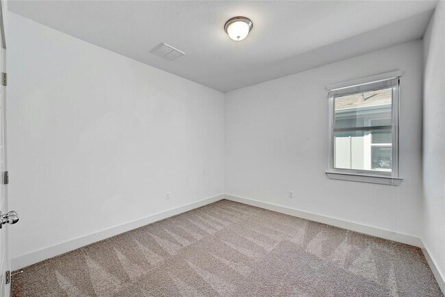 Building Photo - 2308 Hermia St